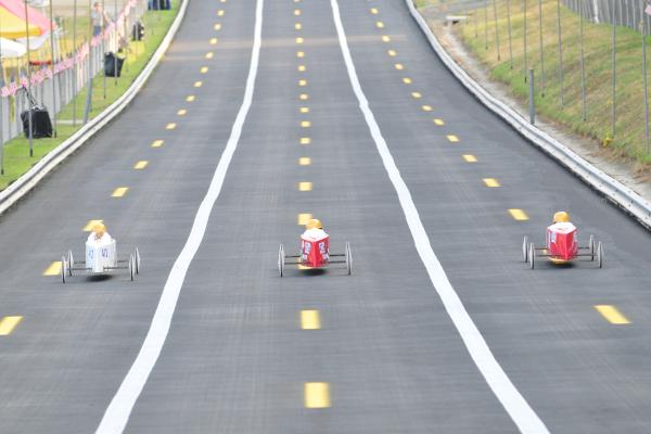 cars racing